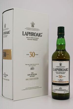 Laphroaig 30 The Ian Hunter Story Book 1