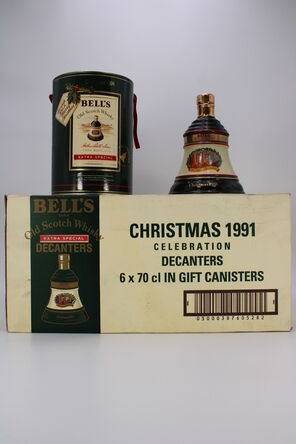 Bells  8 Years Old  Christmas 1991 Decanter x6