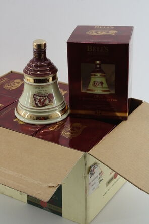 Bells  Christmas 1996 Decanters 6x70cl
